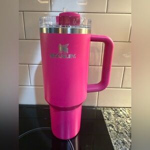 Stanley Fuchsia Tumbler with Handle 40 oz